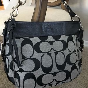 Zoe Hobo Signature COACH Purse / Bag